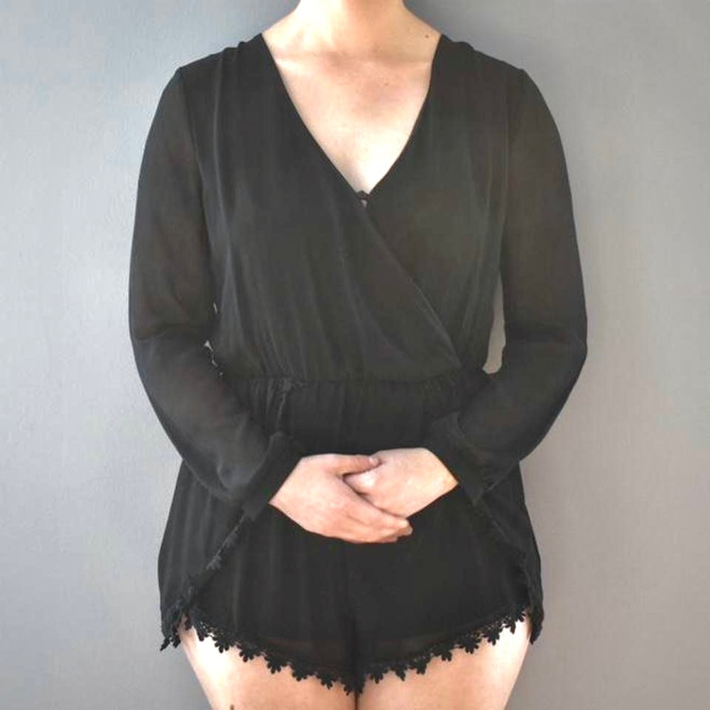 ASTR Nordstrom Solid Black Simple Long Sleeved Lace V-Neck Summer Romper